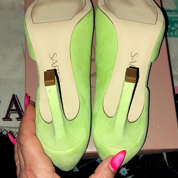 NWB SARTO SHERRY SUEDE LEATHER PUMP SIZE 6 COLOR MINT - Picture 3 of 4